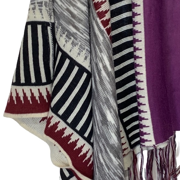 minkpink RevolveTribe Wars Knit Poncho Gray and Fuchsia One Size - Picture 7 of 8